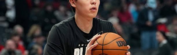 开云体育在线-小编扣鸡腿，开拓者官方把下放的杨瀚森误写成双向合同球员