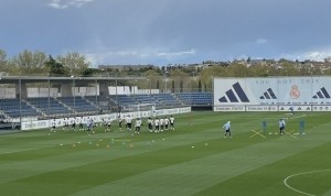 记者：卢宁、米利唐、卡尔哈尔、门迪，四人今天缺席了皇马训练