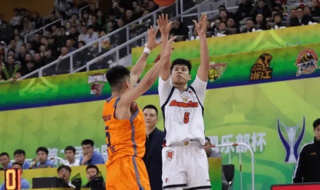 开云体育登录-媒体人：上海广东锋线差距过大，广东应抓住窗口期升级阵容