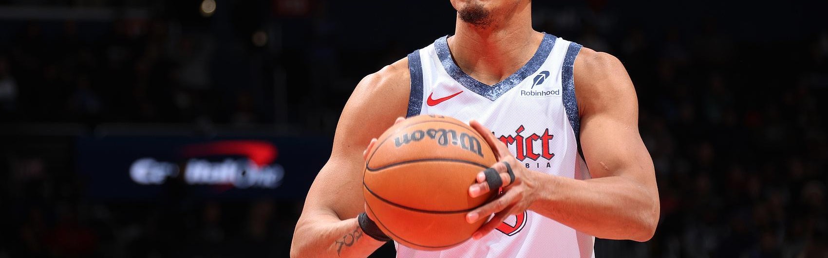 布罗格登斩获最佳新秀+最佳第六人 和迈克-米勒为历史唯二球员