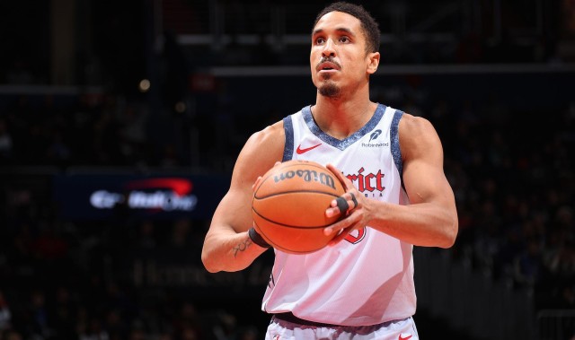 布罗格登斩获最佳新秀+最佳第六人 和迈克-米勒为历史唯二球员