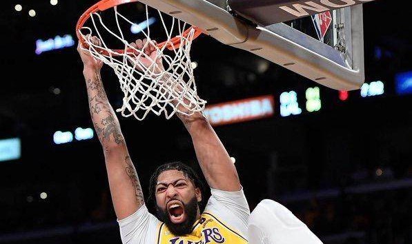 开云体育入口-大前中锋随意切换！戴维斯稳定发挥助湖人走出低谷