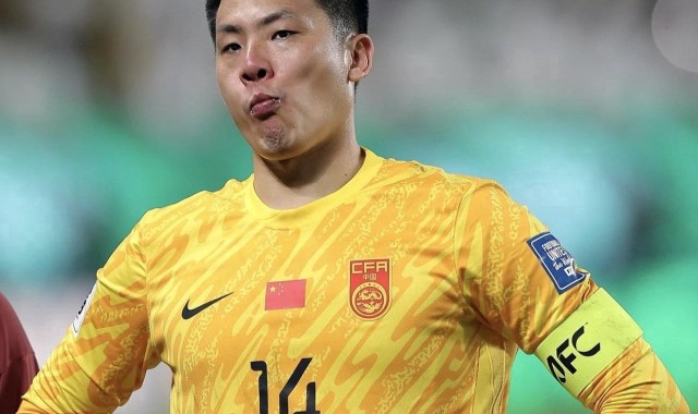 开云体育中国-争议！王大雷侮辱人？怒怼网友：不是瞧不起你 能陪明白大姐吗？