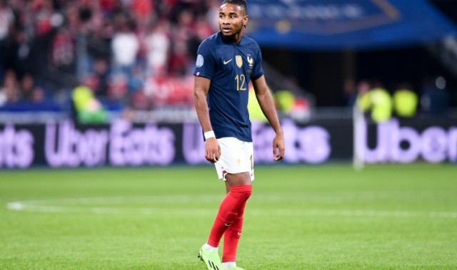 开云体育官网-米兰新闻网：恩昆库训练场展现职业风范，赢得阿莱格里青睐