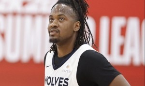 Scotto：后卫特里斯滕-牛顿接受森林狼双向资质报价 将回归球队