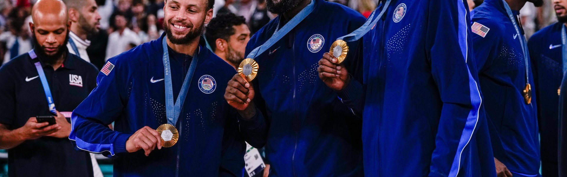 开云体育入口-美记：现役75大退役后大概率都能进名人堂 詹杜库登威 炮字眉卡表