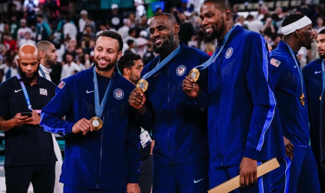 开云体育入口-美记：现役75大退役后大概率都能进名人堂 詹杜库登威 炮字眉卡表