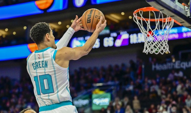 开云体育在线-攻防奇兵！约什·格林替补4中4高效拿下14分2板2助3断1帽